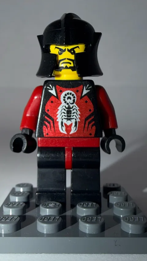 LEGO Castle Knights Kingdom II Shadow Knight Minifigure CAS257 Le Chevalier Des
