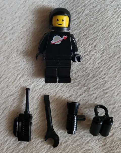 Vintage 1980s LEGO Black Spaceman Minifigure w/ Accessories SP003 6985 6891 6971