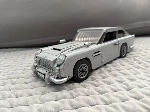 LEGO James Bond Aston Martin DB5 (10262) – Built Display Model
