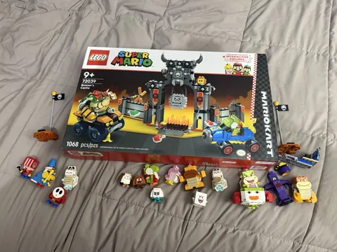 LEGO 72039 Mario Kart Bowser's Castle Set with Extra Mario Figures Lot