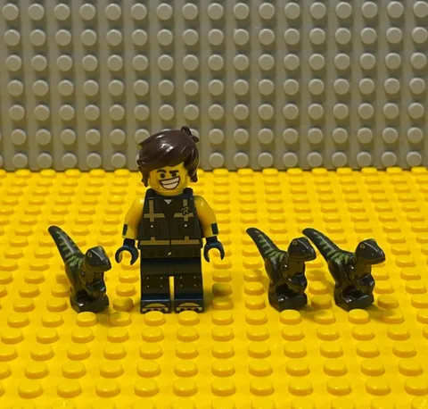 LEGO Movie 2 Rex Dangervest Minifigure + 3 Baby Raptors