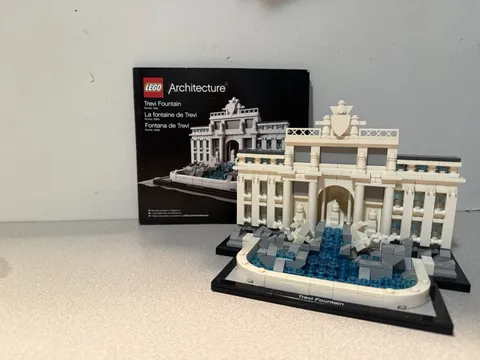 LEGO ARCHITECTURE: Trevi Fountain (21020) (99% Complete W/ Instructions) 