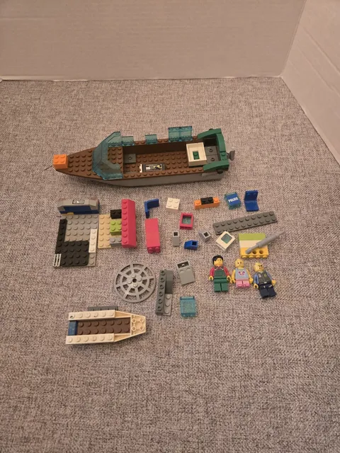 Lego - Pieces of a Boat, 3 Figures, Bricks