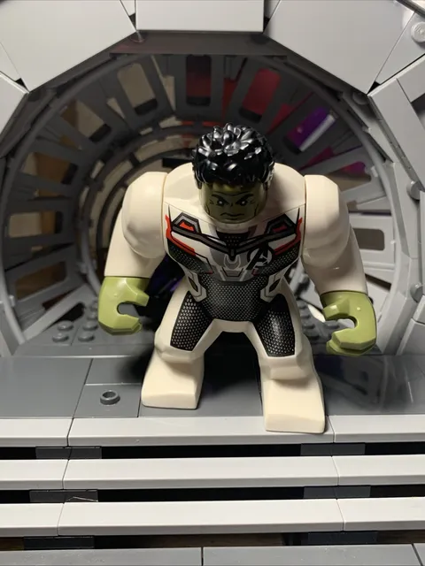 Lego Marvel Super Heroes Avengers Endgame Hulk Big Fig in White Jumpsuit 76144