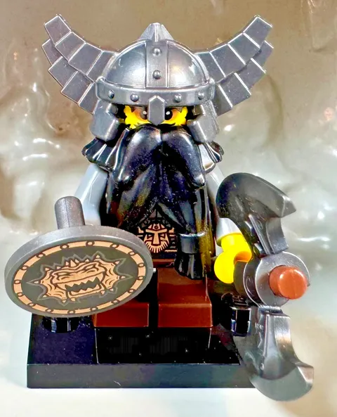 LEGO 8805 CMF Series 5 Evil Dwarf Minifigure col05-12 Castle Axe Complete LOTR