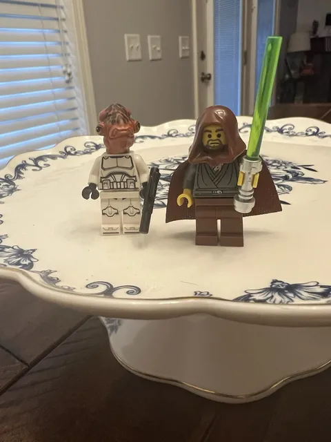 LEGO Lot of 2 Minifigures Star Wars Jedi Bob and Ackbar Trooper From Set 75388