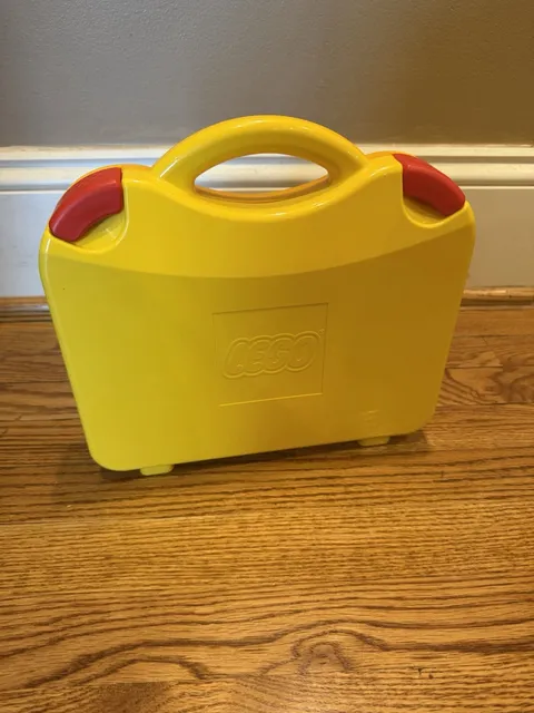 LEGO Yellow Plastic Carry TRAVEL CASE Storage Box with 4 Dividers & LEGO Blocks