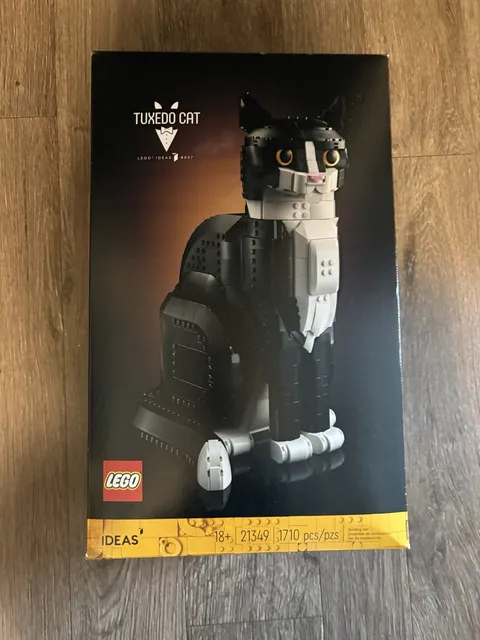 LEGO Ideas Tuxedo Cat 21349 Complete Set 1710 Pieces Age 18+ Box