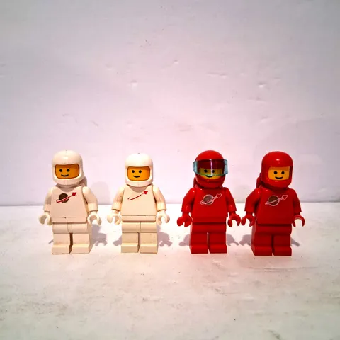 Lot of 4 LEGO Classic Space Astronaut Minifigures Red White Vintage Spacemen