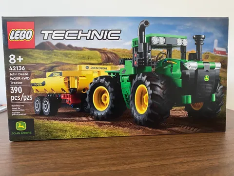 Brand New Retired LEGO TECHNIC John Deere 9620R 4WD Tractor Set (42136)