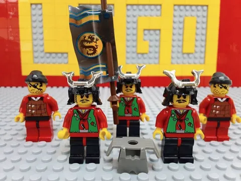 LEGO Castle Minifigure Samurai Warrior Shogun Soldier Armor Helmet