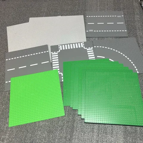 LEGO 13 Baseplate Lot - 2 Gray 48x48, 7 Green 32x32, 4 Street City Base Plates