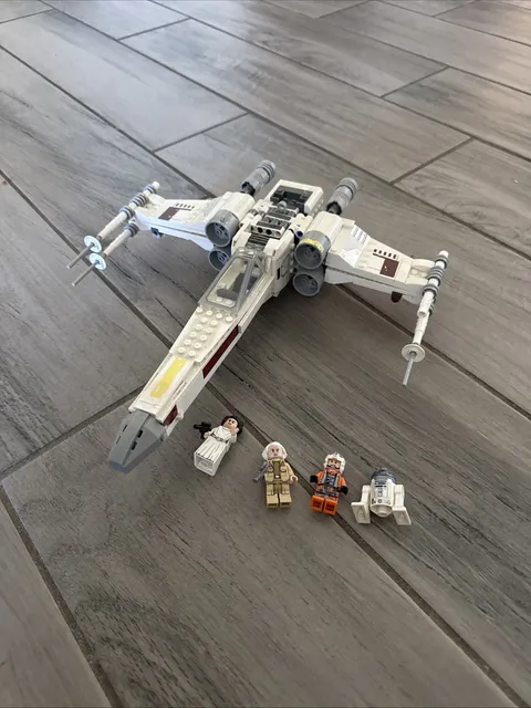 LEGO Star Wars: Luke Skywalker's X-Wing Fighter complete (used no box)