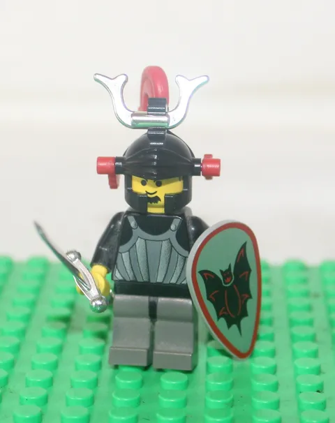 VTG Lego Castle Fright Knight w/Sword, Plume, Shield  Accessories Custom