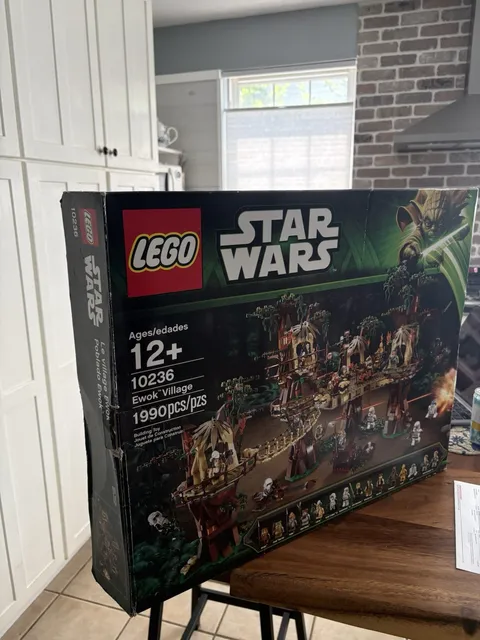LEGO Star Wars Ewok Village (10236) 100% Complete ALL FIGURES BOX INSTRUCTIONS
