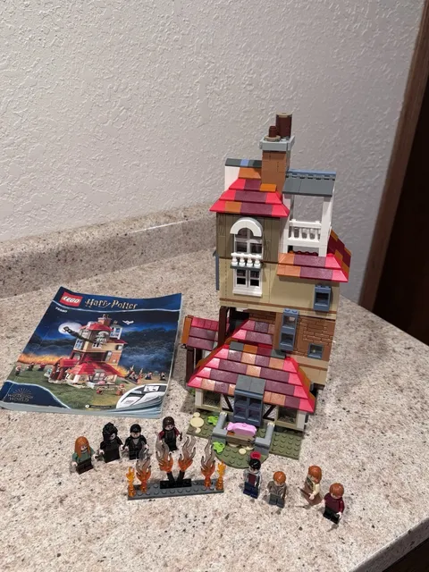 LEGO Harry Potter: Attack on The Burrow (75980) Used Complete: With Instructions