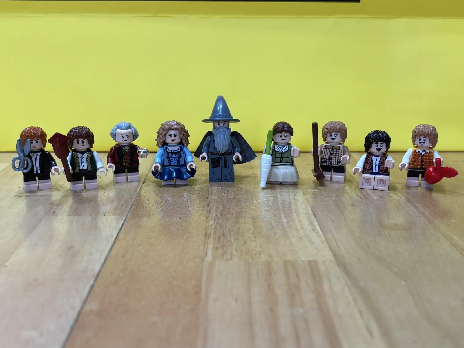Lego 10354 The Shire Lord of The Rings Full Set of 9 Minifigures **READ**