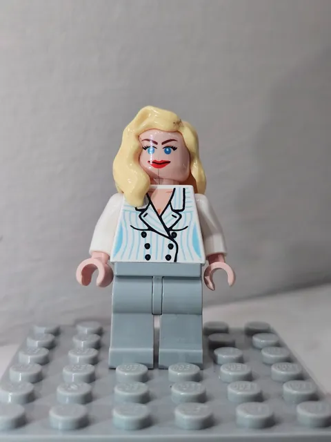 Lego Elsa Schneider Minifigure iaj045