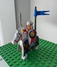 Vintage LEGO Castle Lion Knights Mounted Knight Horse Chrome Helmet Bard Shield