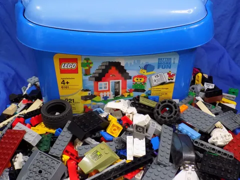 LEGO BUILDING BRICKS MIXED LOT in Genuine LEGO BIN Over 400 Pcs