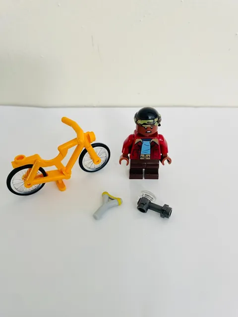 LEGO Stranger Things  Lucas Sinclair Minifigure st006 Authentic with Bike NEW