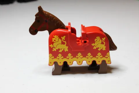 LEGO Castle Brown Horse With Red Barding Ruffled Edge Yellow Lions Minifigure