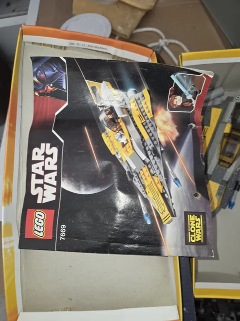 LEGO Star Wars Set 7669 (Anakin's Jedi Starfighter