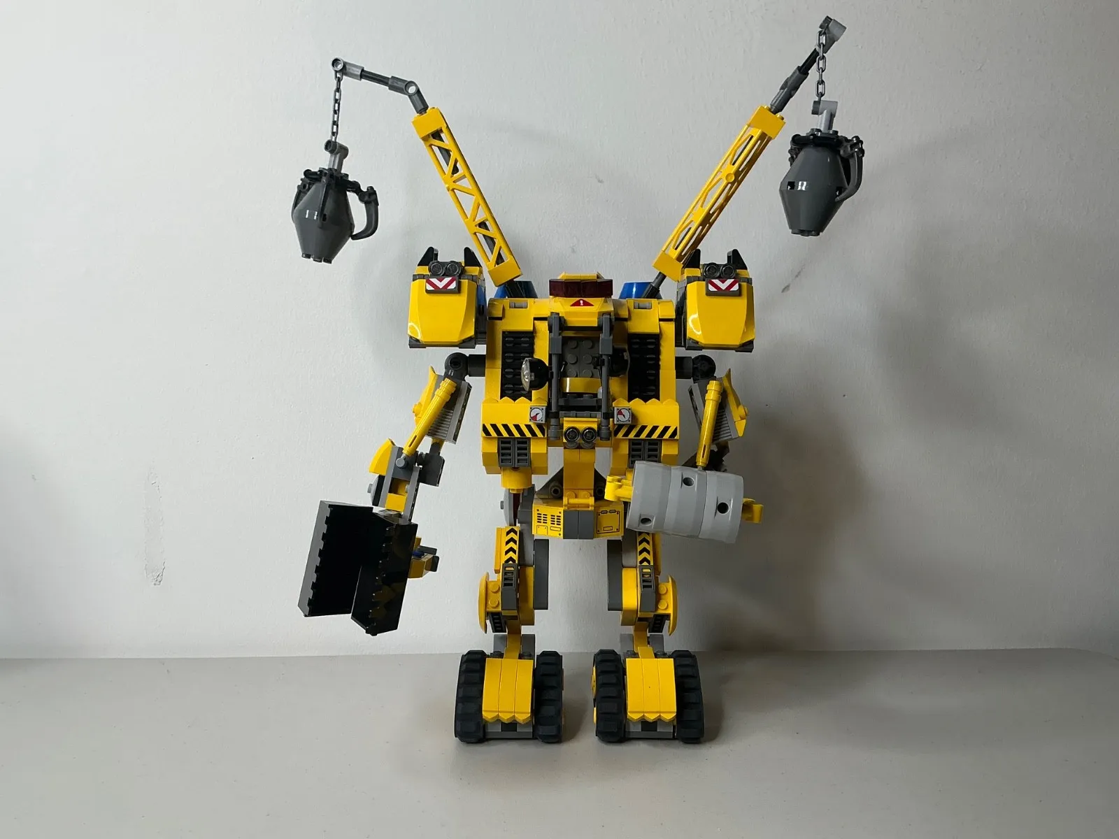 Lego The Lego Movie Emmet's Construct-o-Mech 70814 PRE-BUILT