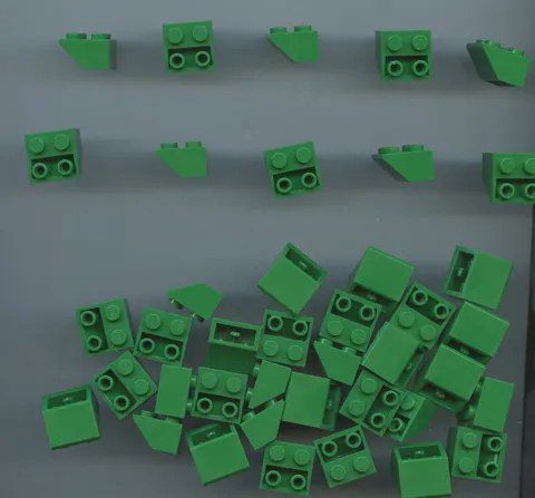 LEGO x 40 Green Slope, Inverted 45 2 x 2 with Flat Bottom Pin 3660