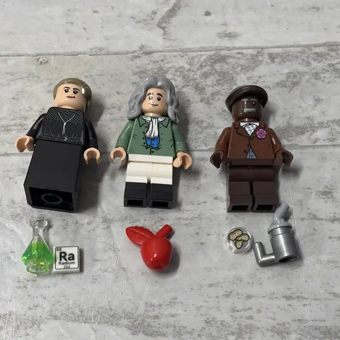 LEGO 21355 The Evolution of STEM - Set of Three Minifigures with Accessories