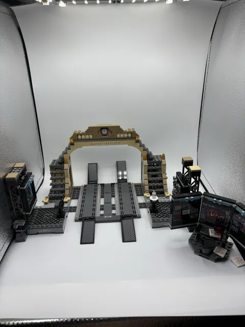 LEGO The Batman Batcave: The Riddler Face-off incomplete- No minifigures etc