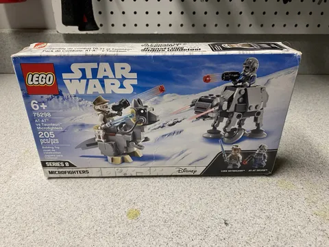 LEGO Star Wars: AT-AT vs. Tauntaun Microfighters (75298) Damaged Box