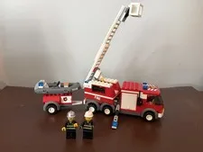LEGO CITY: Fire Truck (7239) - Complete set with Manual and Minifigures
