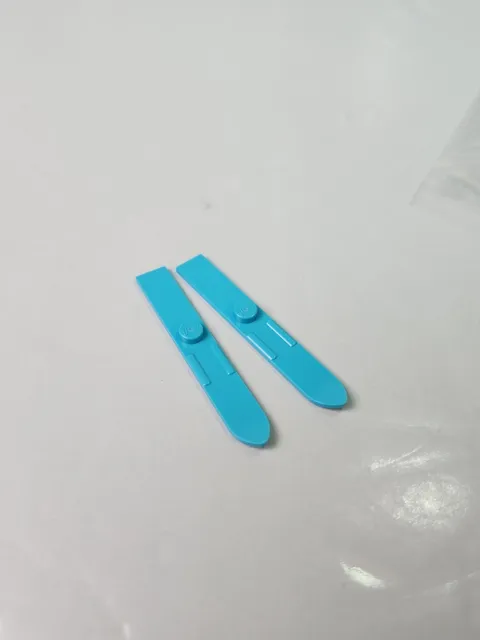 Lego 2X Minifig Utensil Ski Medium Azure 18744 