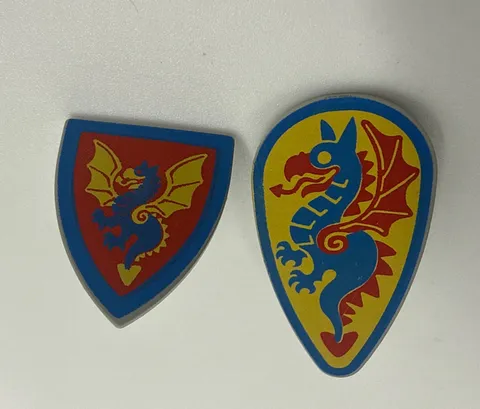LEGO 1990s Black Knights Castle Minifigure Blue Dragon Shields 2586p4c 6086