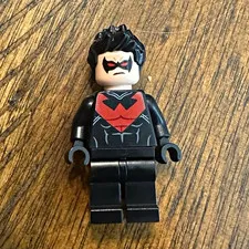 LEGO DC Batman Nightwing Minifigure Black Suit Red Logo SH085 Polybag