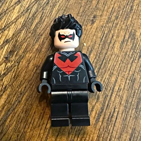 LEGO DC Batman Nightwing Minifigure Black Suit Red Logo SH085 Polybag