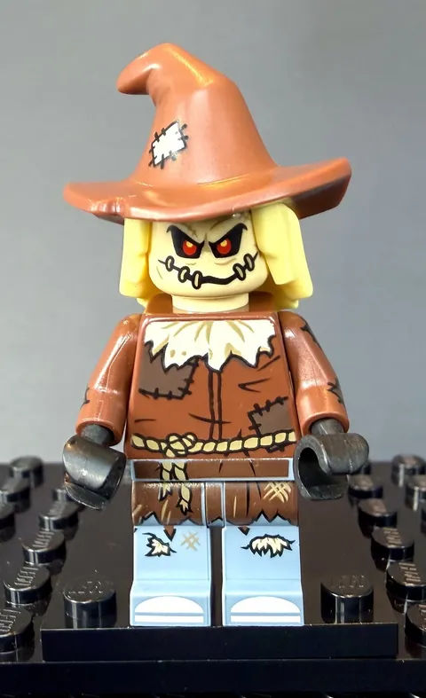 LEGO Scarecrow Minifigure from LEGO Batman Movie set 70913 Scarecrow Fearful