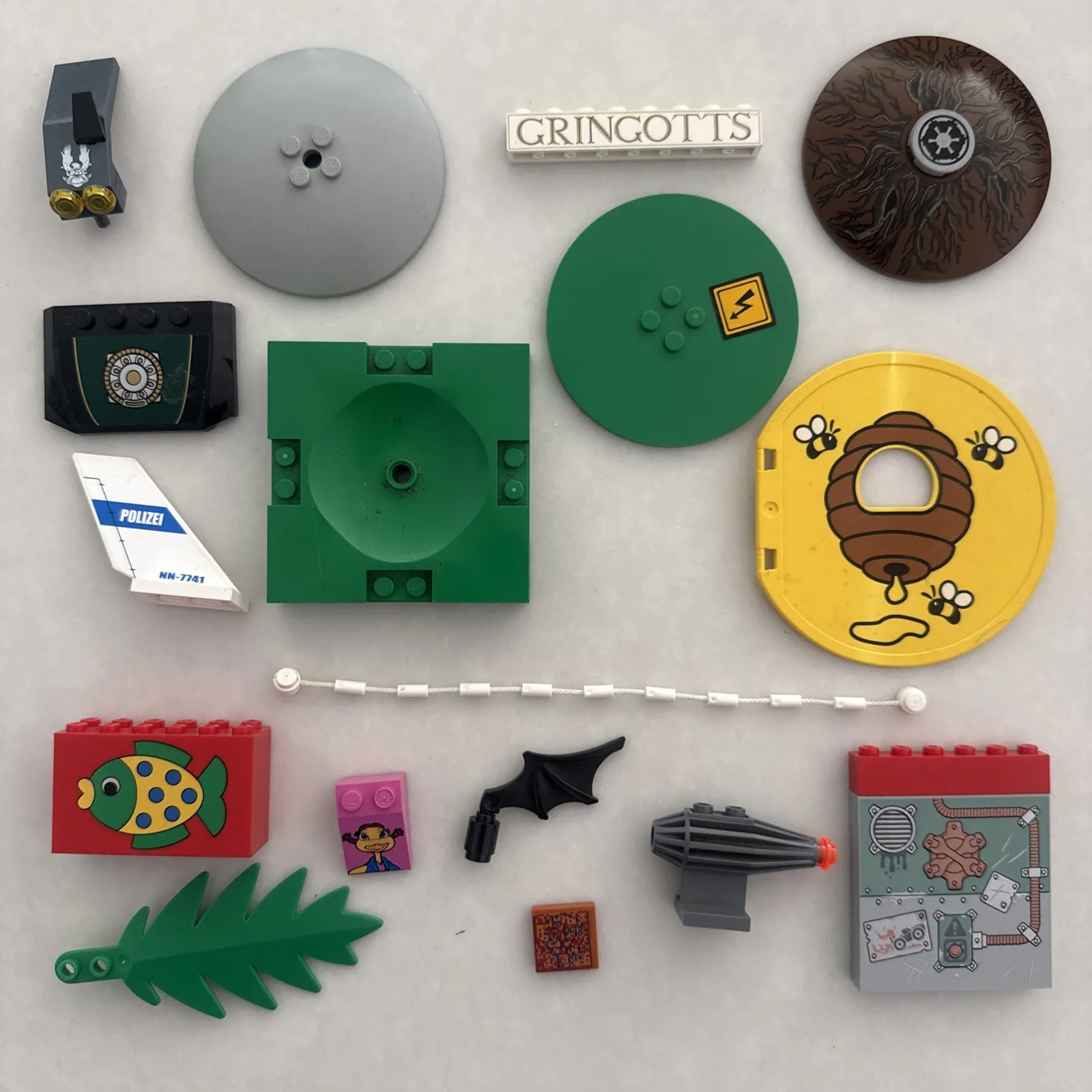 Specialty LEGO Piece Lot Of 17 Printed Sticker Shaped Gringotts Bees Fish Roots