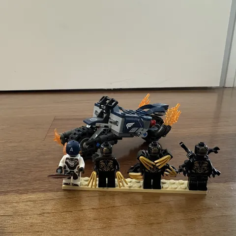LEGO Marvel Avengers Captain America Outriders Attack Set #76123 - 100% Complete