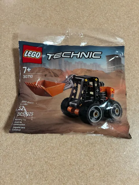 BRAND NEW 2026 - LEGO POLY BAG - FUN HALLOWEEN SKELETON