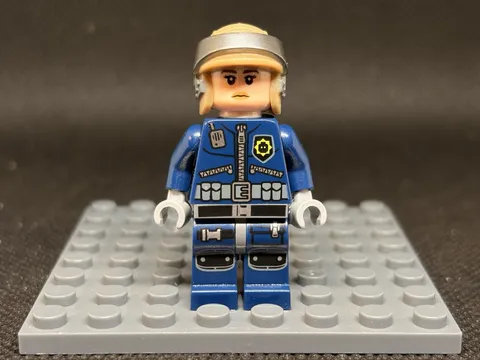 Lego Minifig „Robo SWAT“ Body, Female head, Star Wars Rebel Trooper Helmet