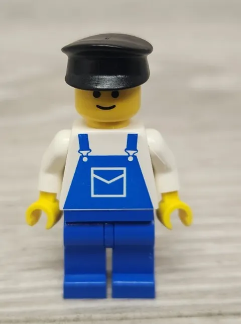 Lego ovr015 Overalls Blue with Pocket Blue Legs Black Hat Minifigure