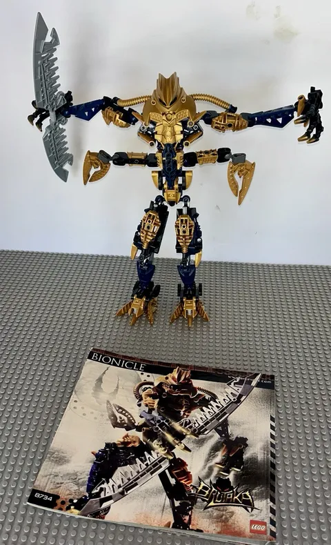 Lego 8734  Bionicle Titans Brutaka Complete Set