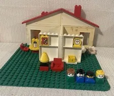 Lego/Duplo 1991 Vintage Rare- House & green plate #2780   replacement- shows age