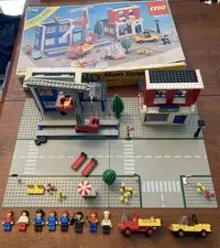 Vintage LEGO Legoland Set 6390 Main Street w Box Instructions 8 figures Rare