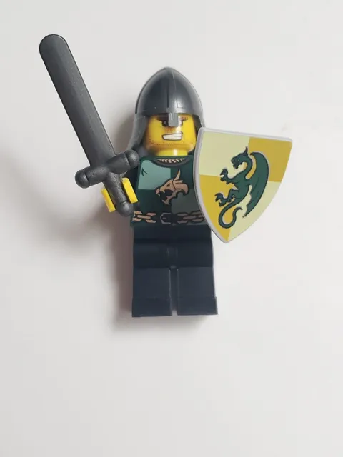 Lego Castle Kingdoms Dragon Knight Quarters Minifigure W Shield & Sword cas439