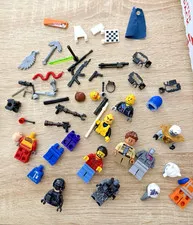 LEGO Lot Legends of Chima? Vulture Ice Bear Weapons Spec Ops Fur Hood Minifigs