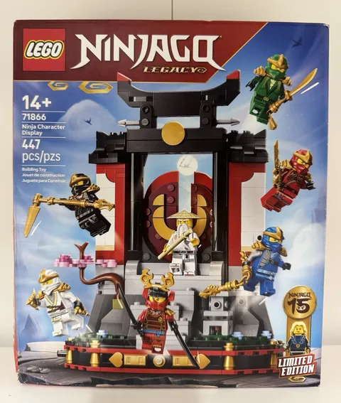 LEGO NINJAGO Legacy Ninja Character Display 71866 447 pcs Kai Box 14+
