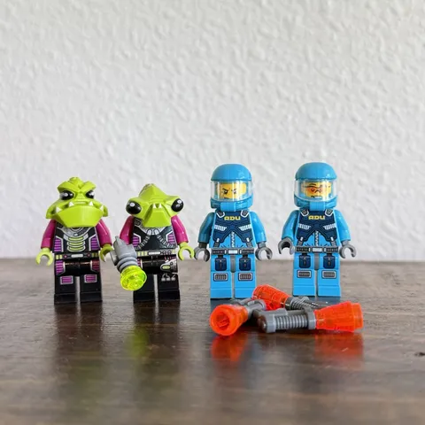 LEGO ALIEN CONQUEST/GALAXY SQUAD Minifigure Lot Alien Mosquito Defenders